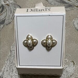 Elegant Pearl and Gold Stud Earrings